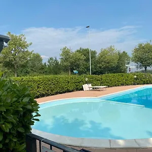 appartamento-il-faro-con-giardino-in-residence-con-piscina.it-lombardy.com/
